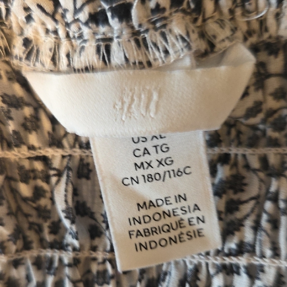 H&M Monochrome Off-Shoulder Blouse - Picture 7 of 7
